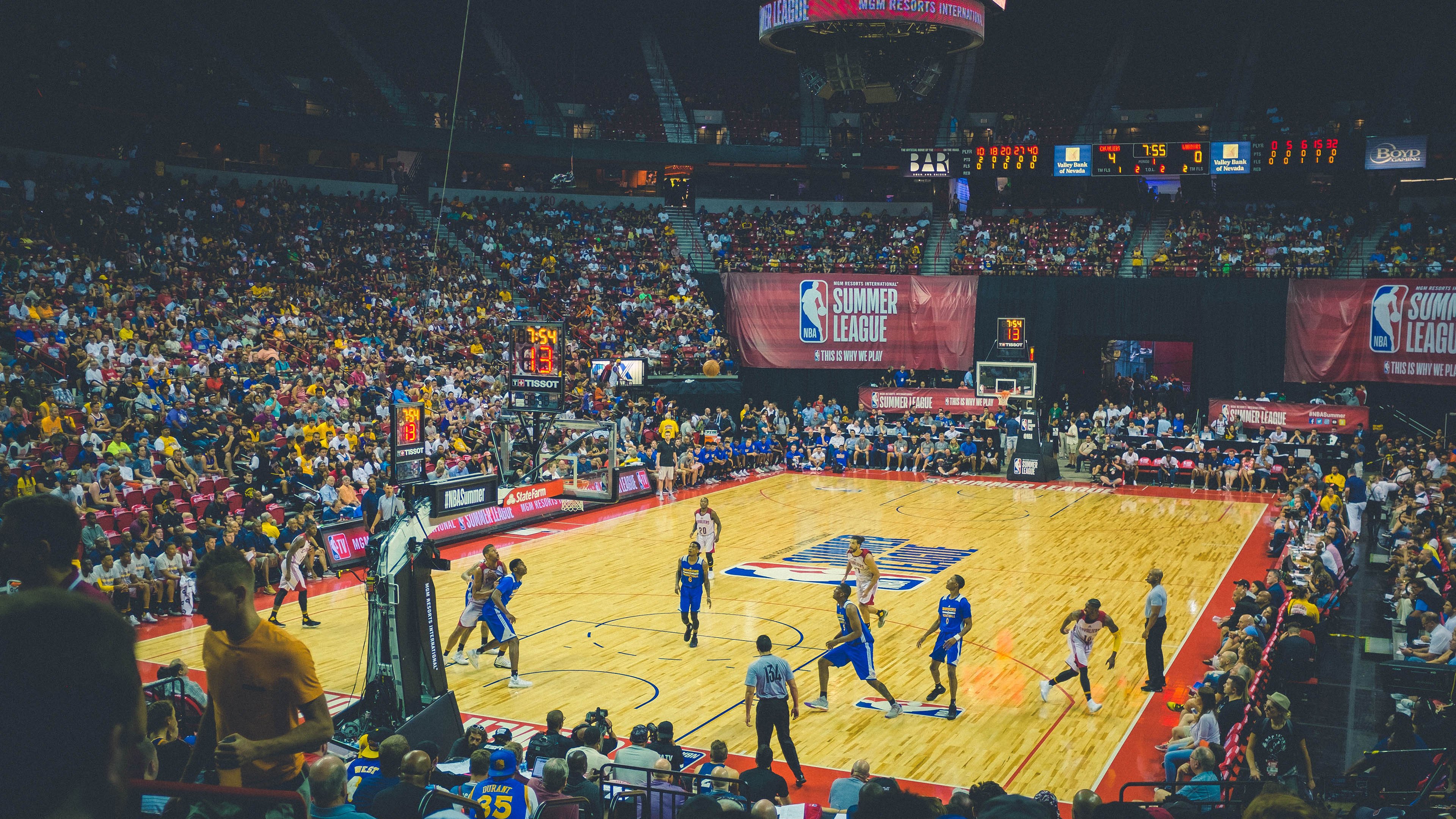 《FIFA》虚拟足球盛典,全球玩家期待已久!