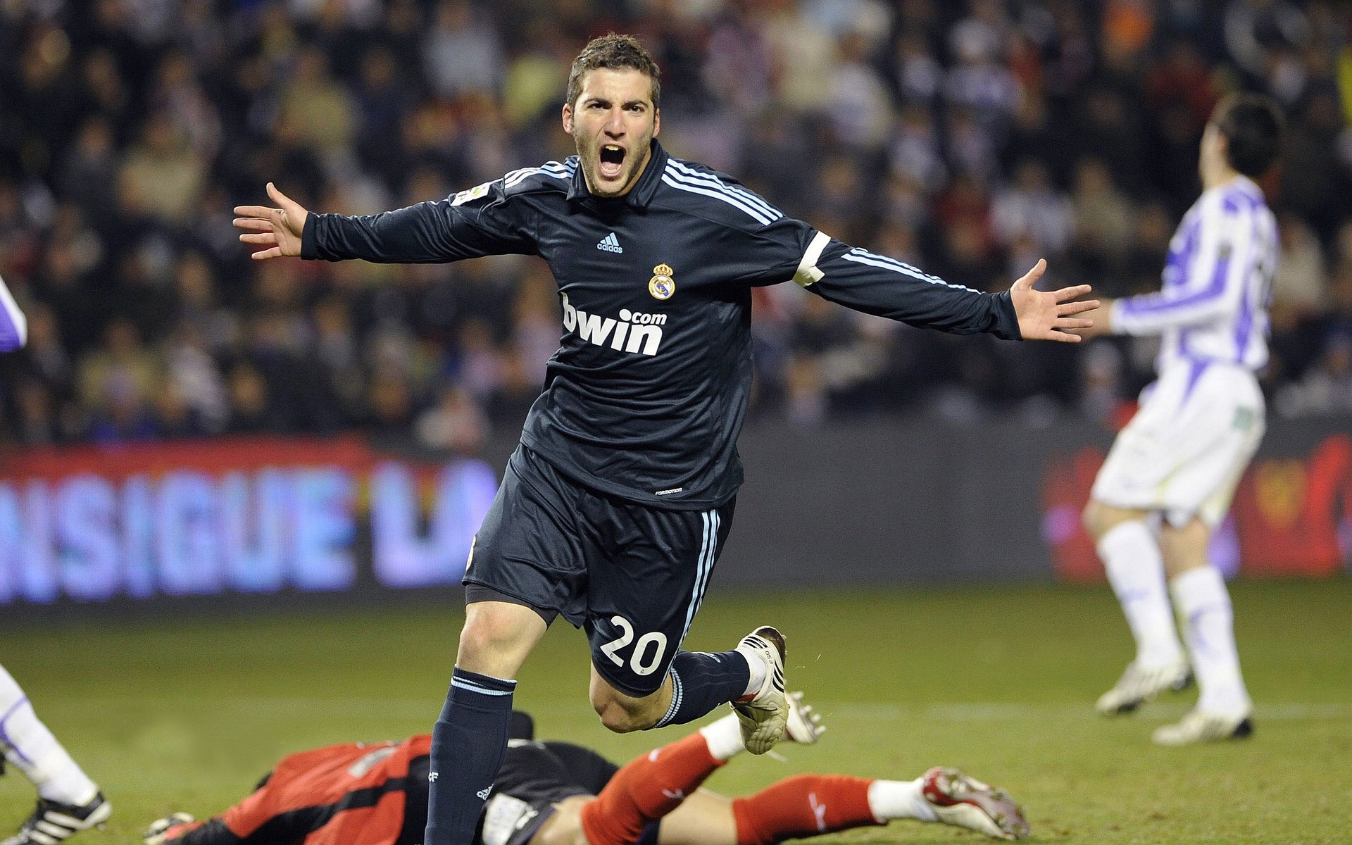 《FIFA》虚拟足球盛典,全球玩家期待已久!